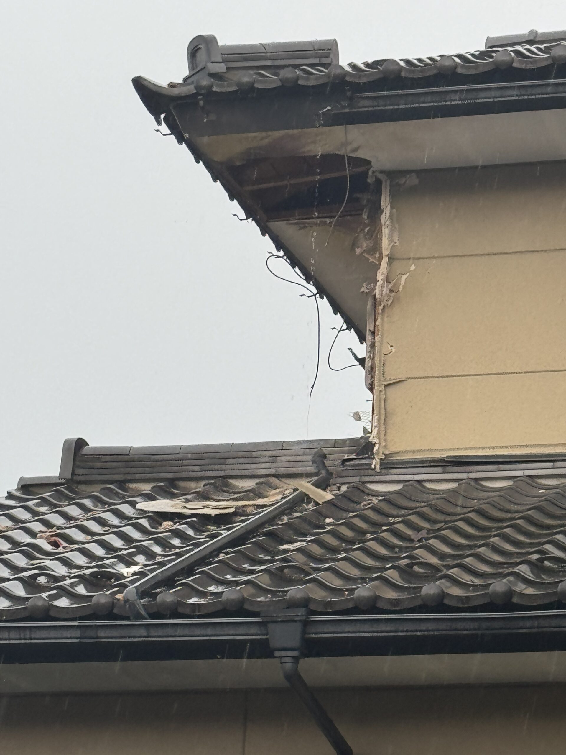 雷による屋根被害