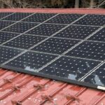 ソーラーパネルの乗った屋根のメンテナンス