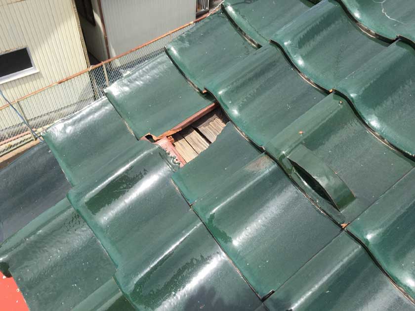 屋根材の差し替え及び補修